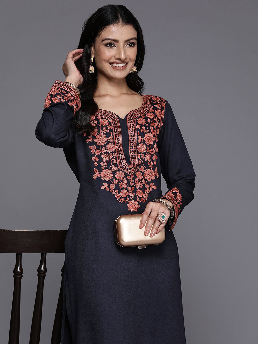 

Libas Floral Yoke Design Sweetheart Neck Thread Work Kurta with Trousers, Navy blue