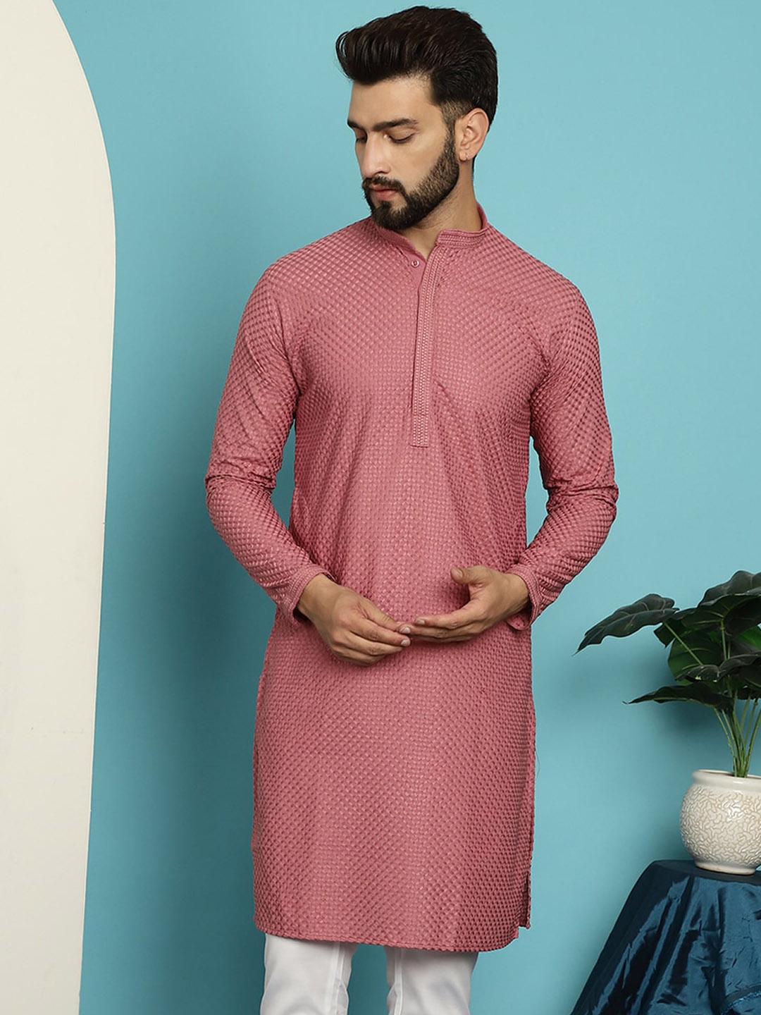 

SOJANYA Geometric Embroidered Pure Cotton Straight Kurta, Coral