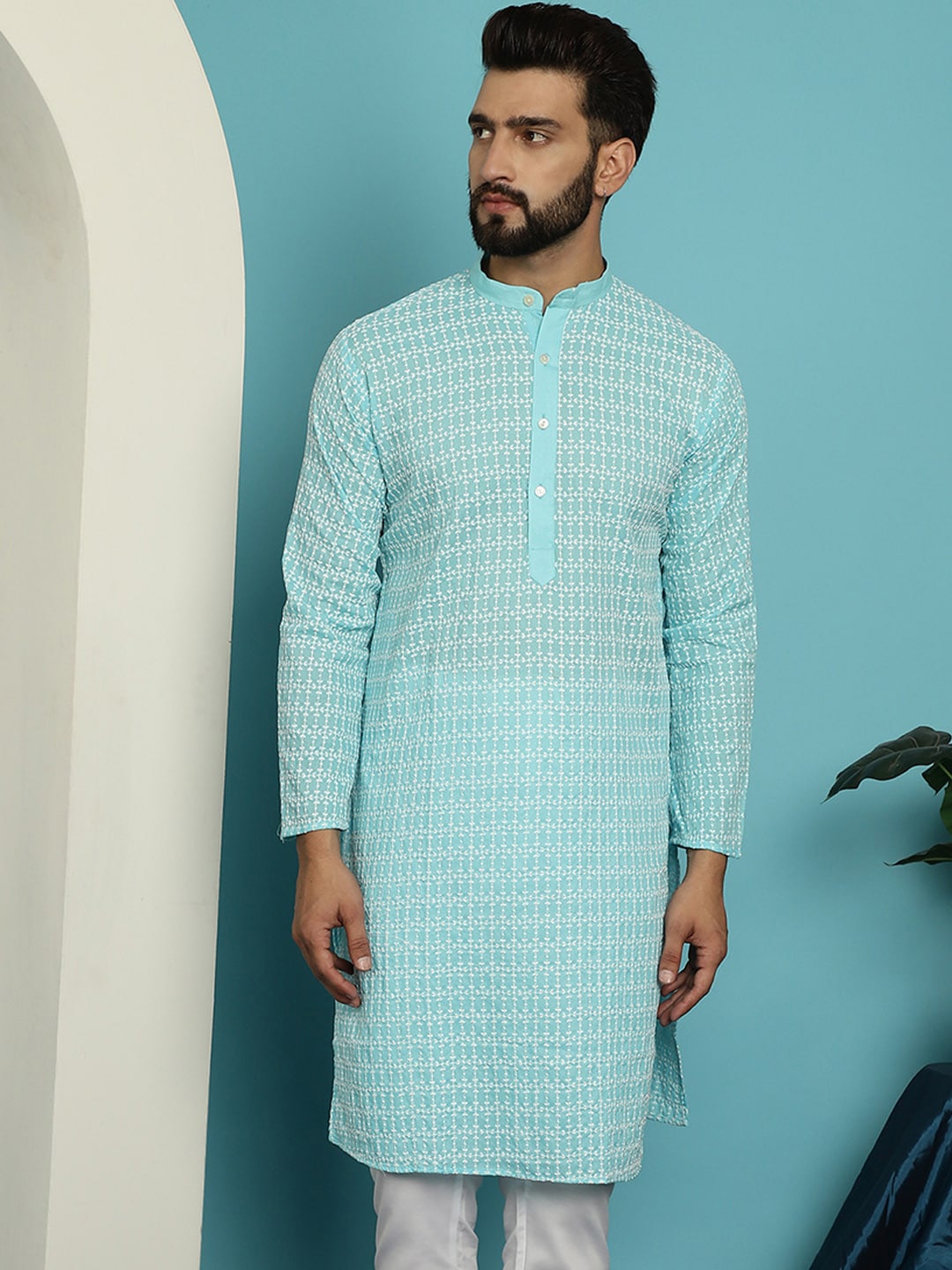

SOJANYA Geometric Embroidered Mandarin Collar Pure Cotton Straight Kurta, Blue
