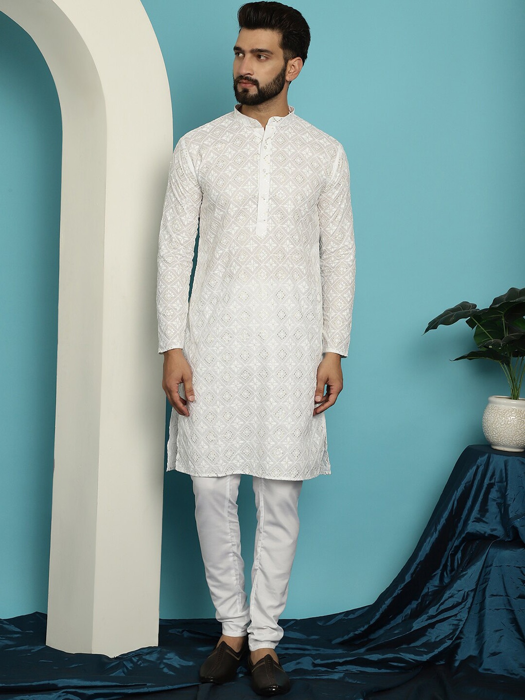 

SOJANYA Sequin Embroidered Pure Cotton Straight Kurta With Pyjamas, White