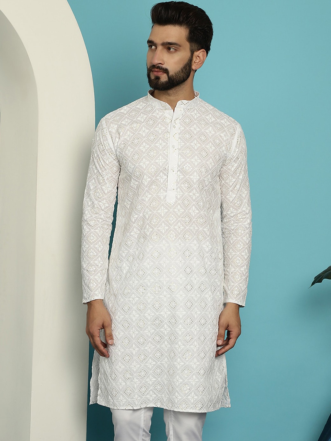 

SOJANYA Ethnic Motifs Embroiedred Seqence Pure Cotton Straight Kurta, White