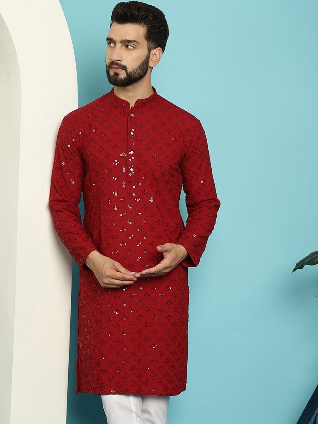 

SOJANYA Floral Embroidered Pure Cotton Mirror Work Thread Work Kurta, Maroon