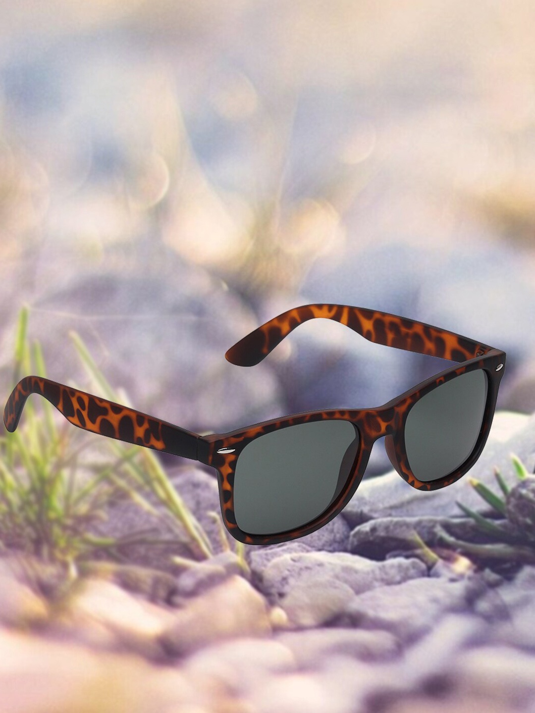 

Mast & Harbour Unisex Wayfarer Sunglasses with UV Protected Lens M&HSG-2140-06, Grey