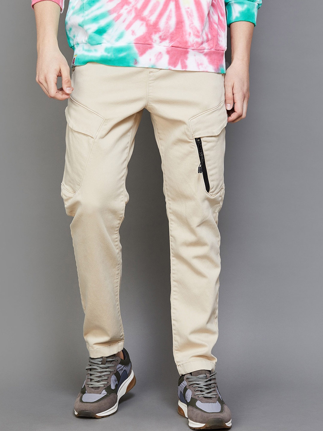 

Bossini Men Mid-Rise Cargos, Beige