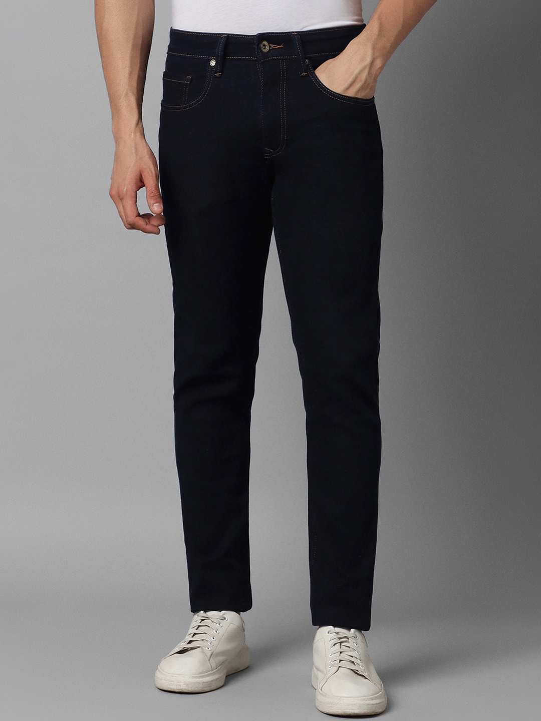 

Louis Philippe Jeans Men Mid-Rise Clean Look Stretchable Jeans, Navy blue