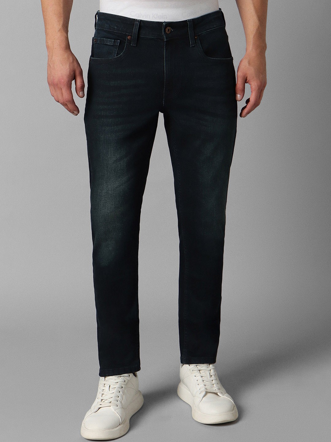 

Louis Philippe Jeans Men Mid-Rise Clean Look Light Fade Stretchable Jeans, Navy blue