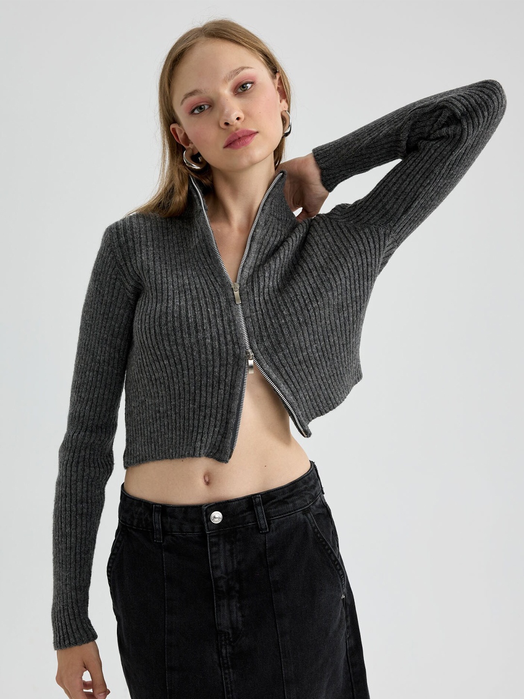 

DeFacto Turtle Neck Ribbed Acrylic Crop Cardigan, Grey