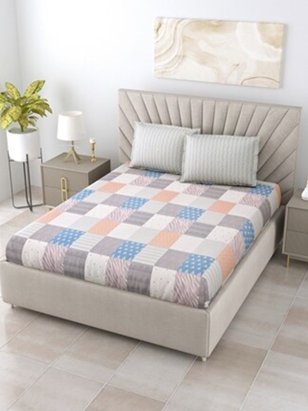 

Salona Bichona Impression Peach Geometric 144 TC Queen Bedsheet with 2 Pillow Covers