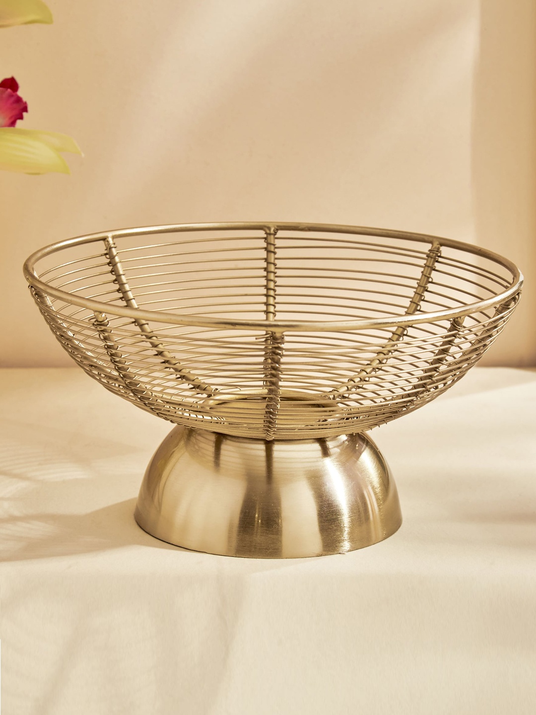 

Home Centre Gold Toned Iron Wired Decorative Bowl