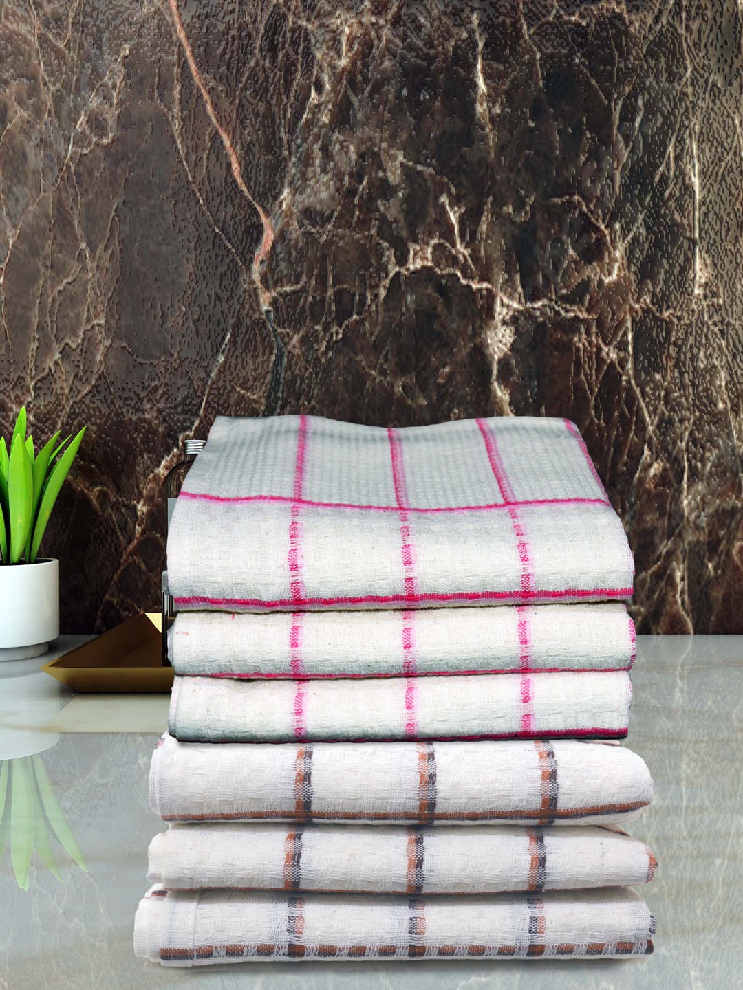 

Athom Living White & Pink 4 Pieces Checked 210 GSM Pure Cotton Quick Dry Hand Towels