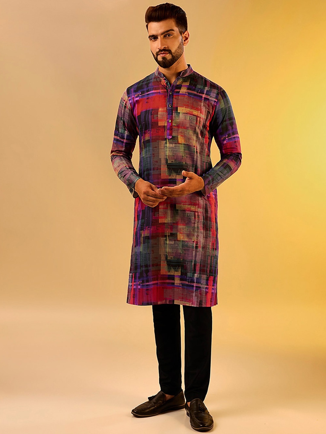 

KISAH Abstract Printed Regular Kurta with Trousers, Red