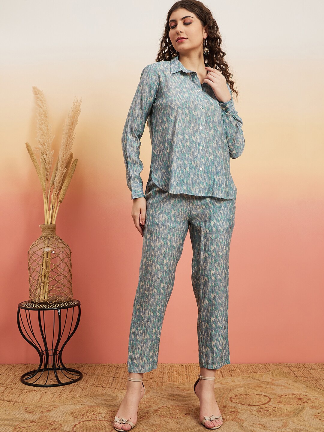 

Sangria Geometric Printed Shirt With Trouser, Blue