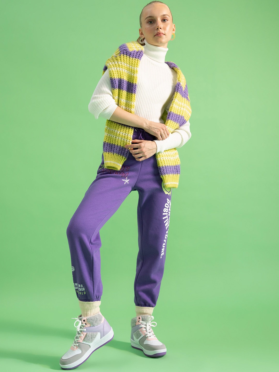 

DeFacto Women Embroidered Joggers Trousers, Purple