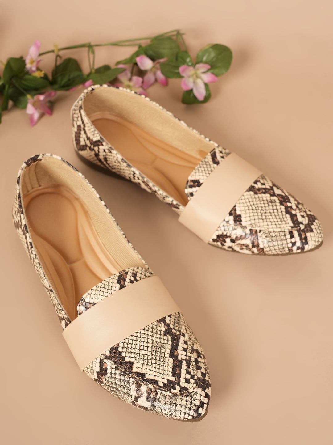 

Style Shoes Pointed Toe Printed Ballerinas, Beige