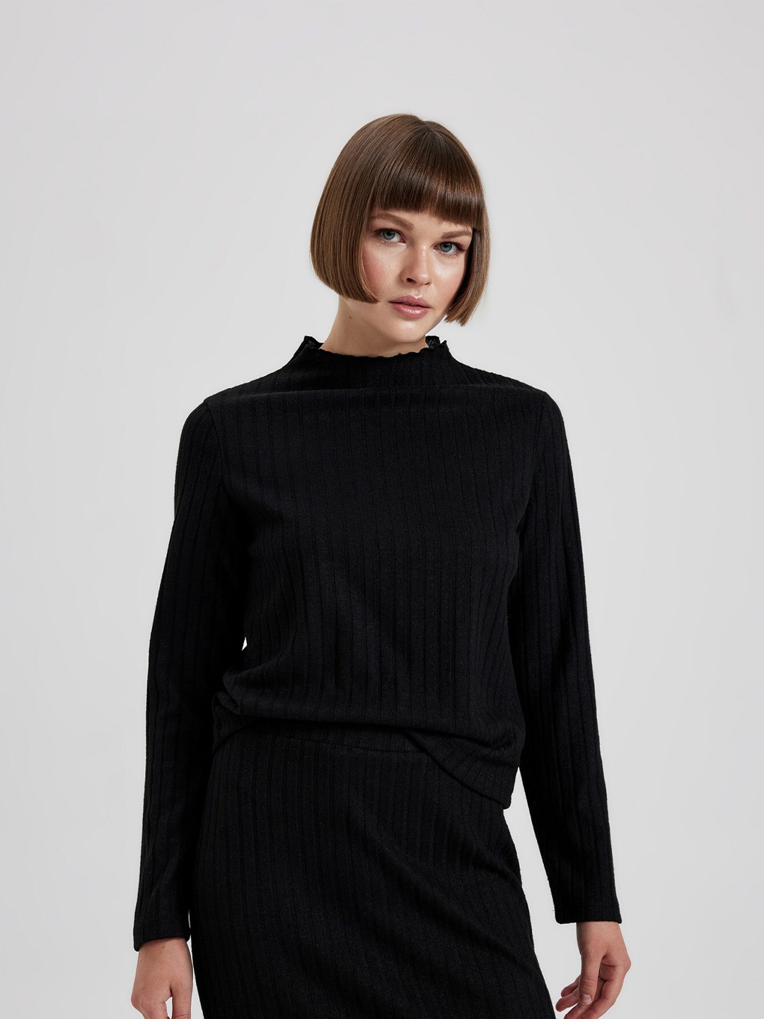 

DeFacto High Neck T-Shirt, Black