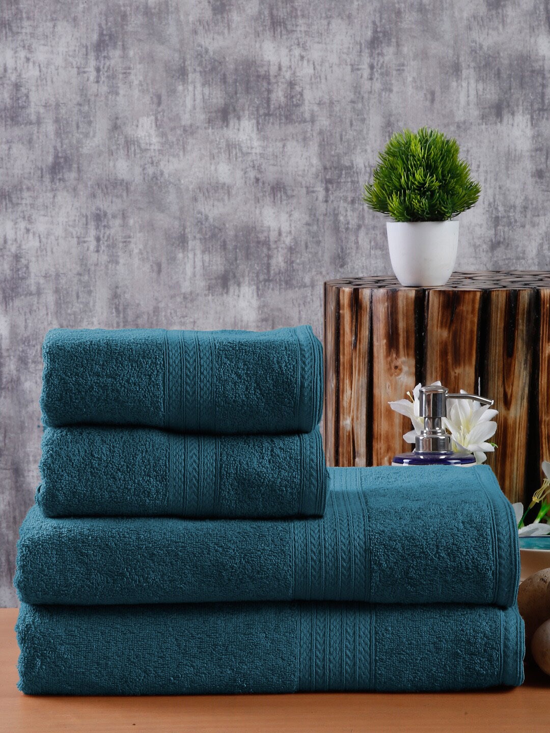 

Naksh Teal 4 Pieces Green Cotton 450 GSM Towel Set