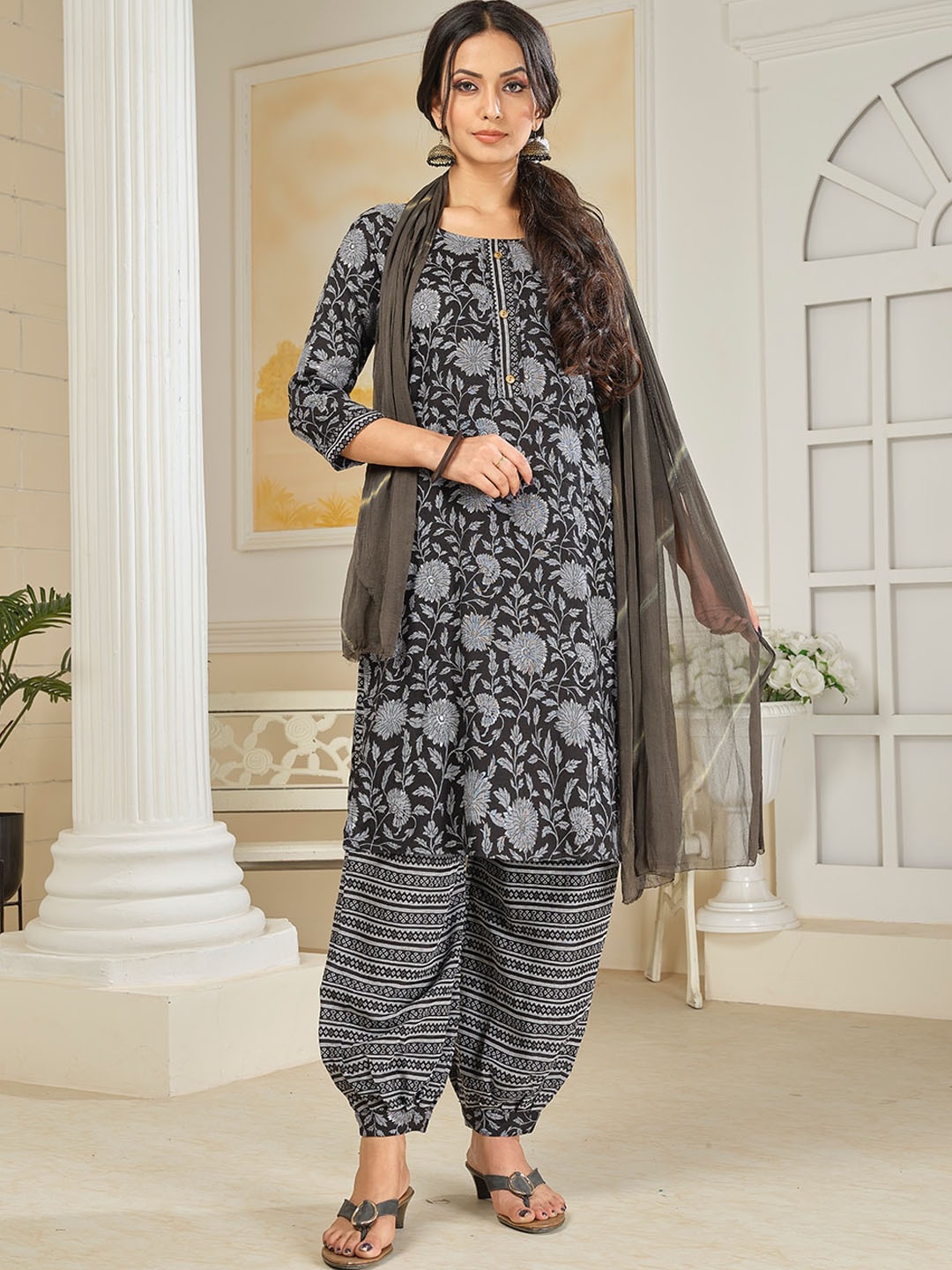 

KALINI Floral Printed Kurta & Patiala With Dupatta, Black
