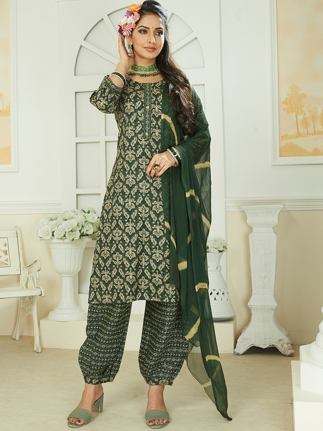 

KALINI Floral Printed Regular Kurta With Patiala & Dupatta, Green