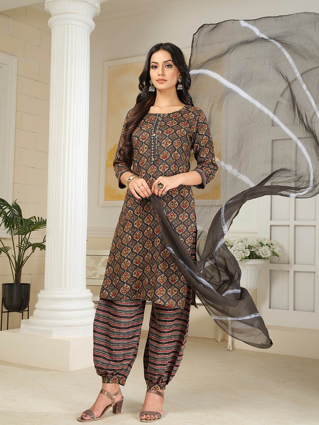 

KALINI Ethnic Motifs Printed Straight Kurta & Salwar With Dupatta, Grey