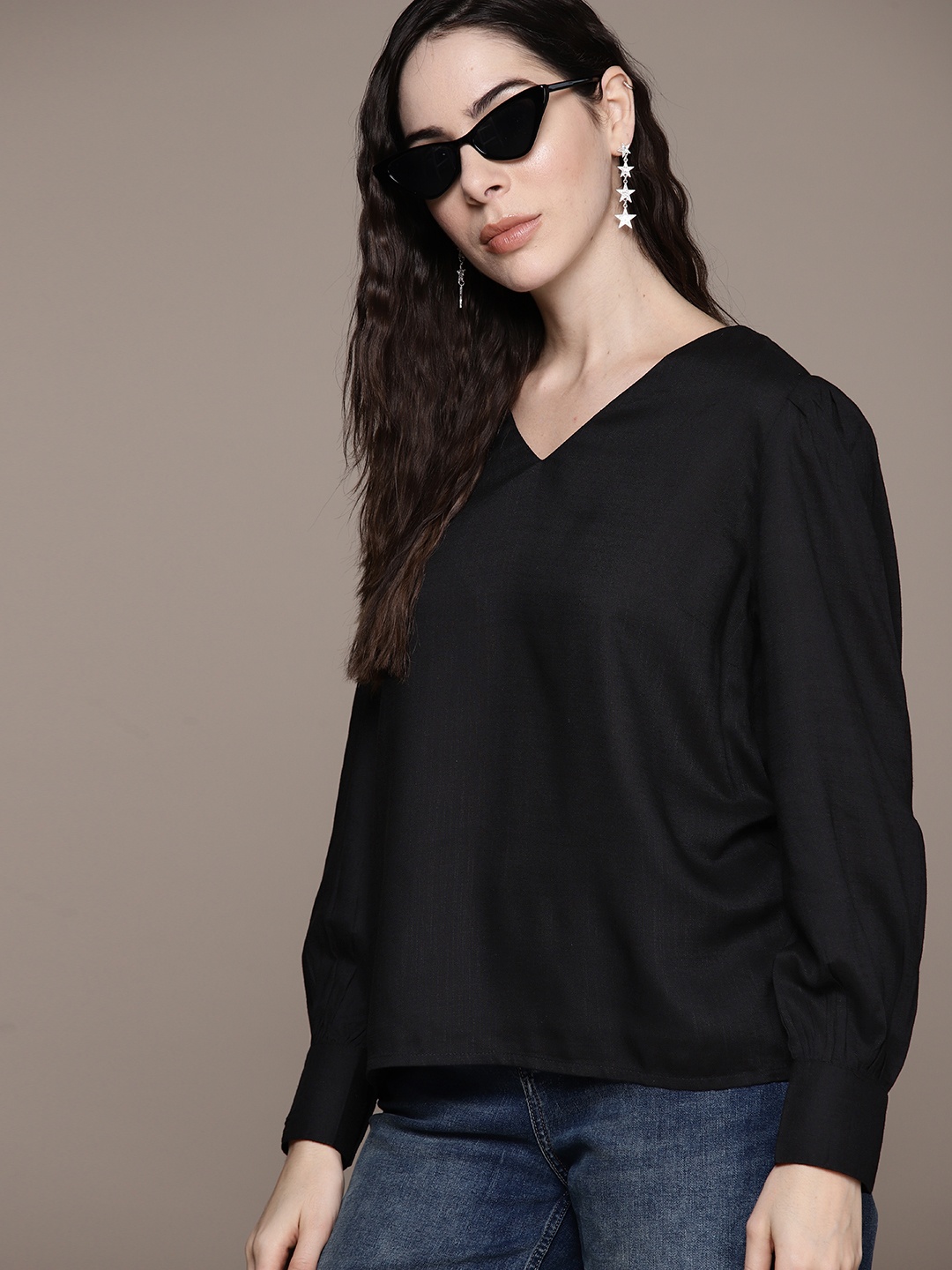 

Roadster Solid V-Neck Regular Top, Black
