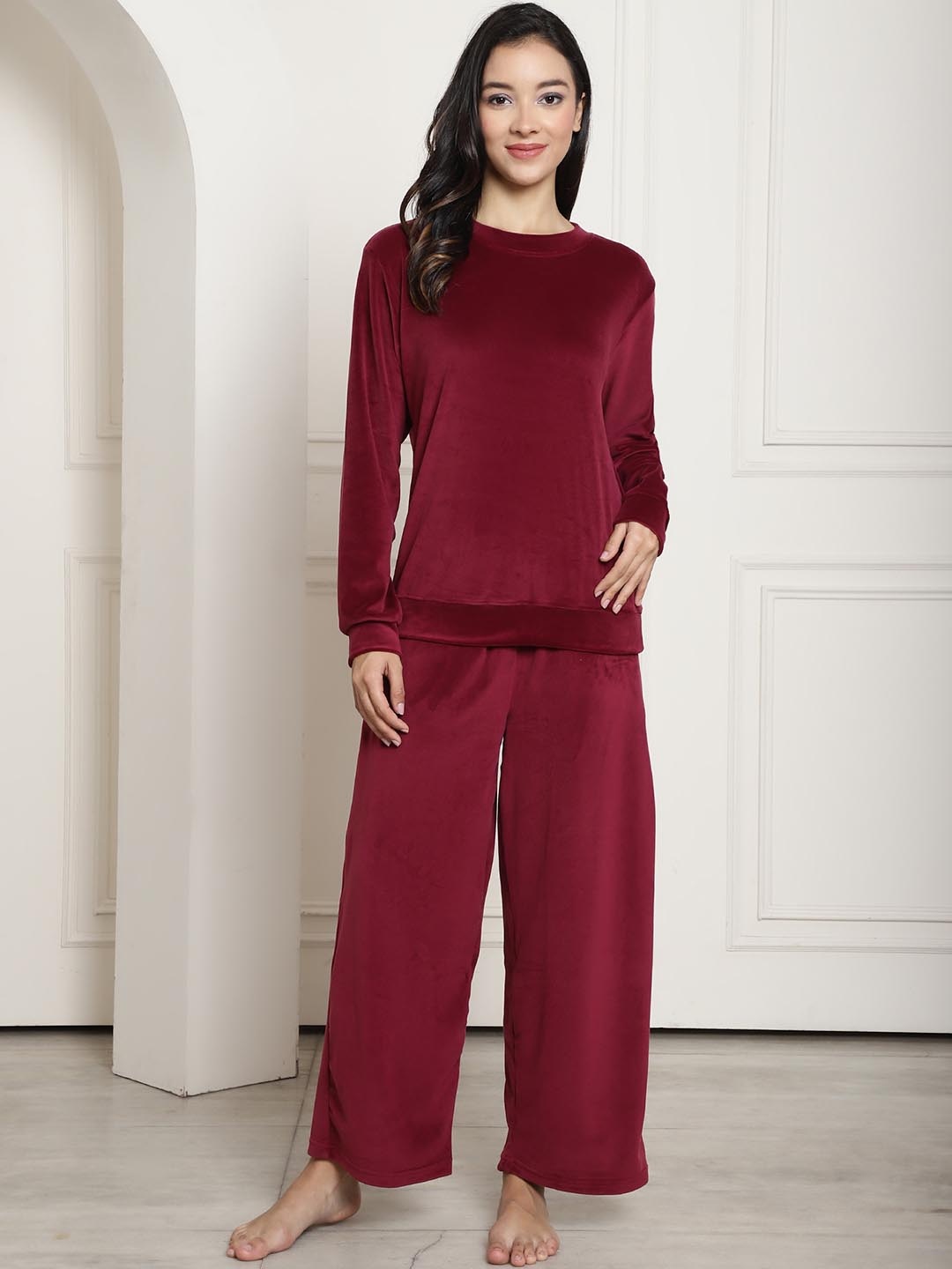 

GRACIT Round Neck Velvet T-shirt With Pyjamas Nightsuits, Maroon