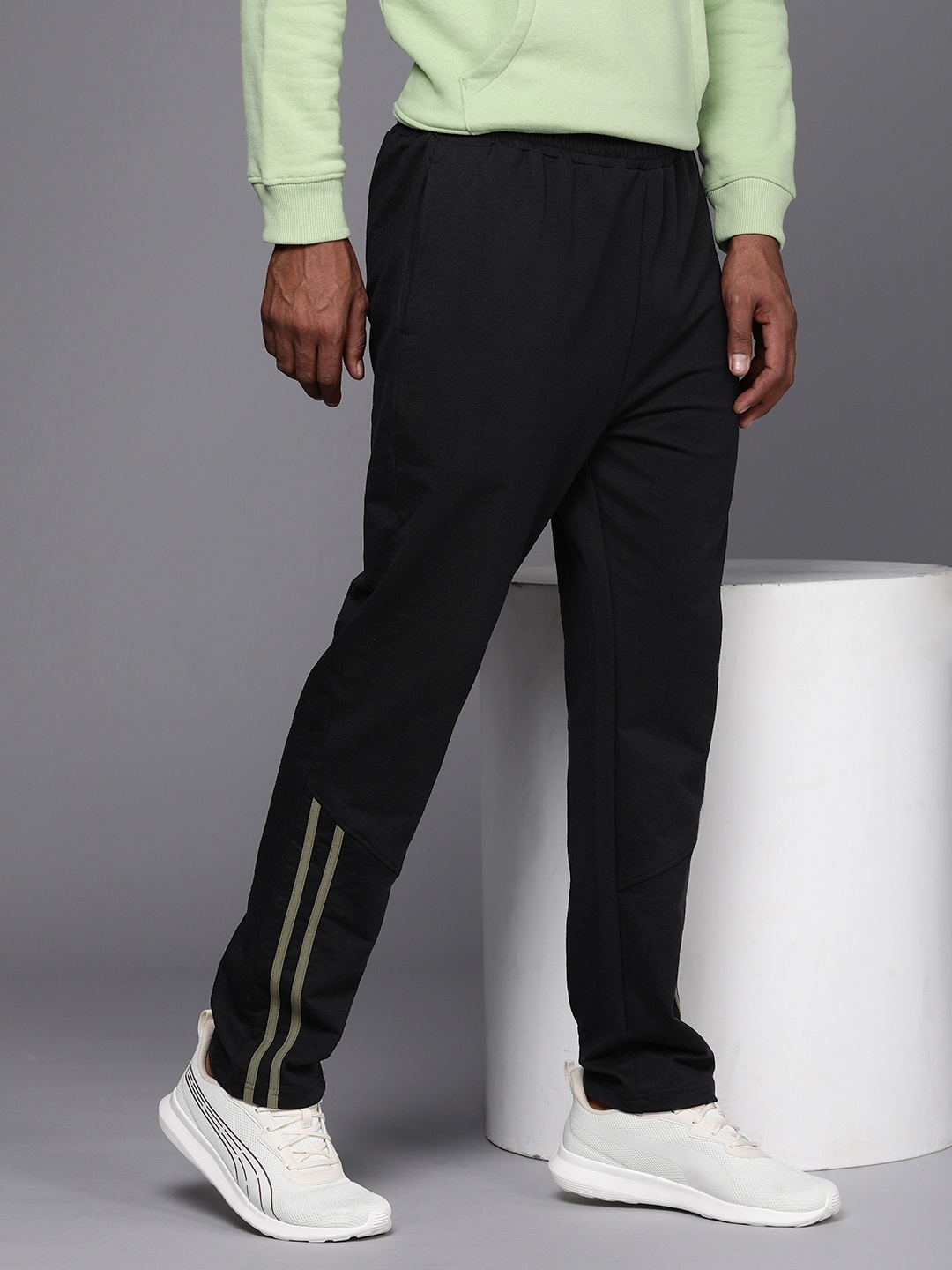 

HRX By Hrithik Roshan Men Striped Trackpants, Black