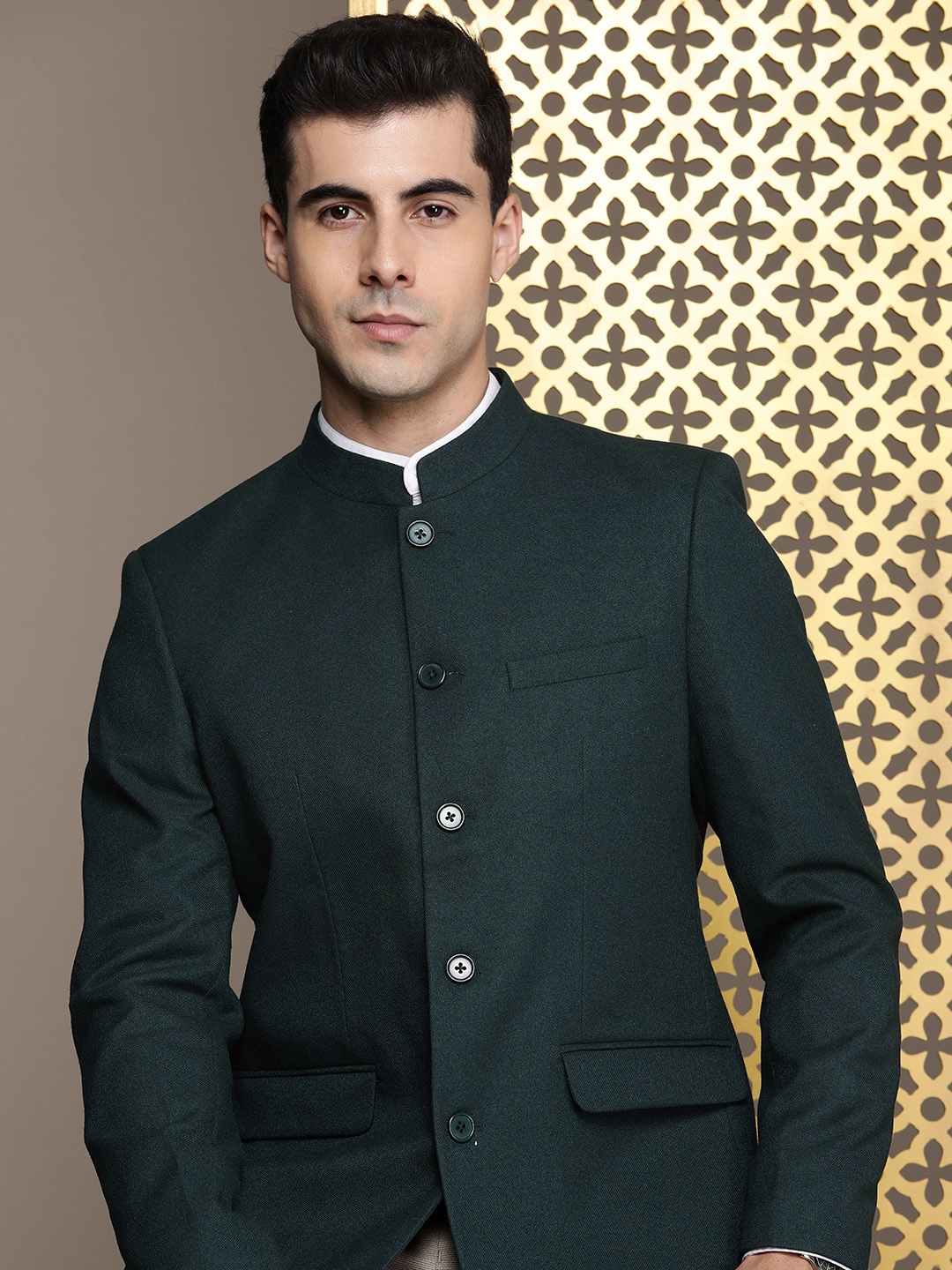 

House of Pataudi Solid Mandarin Collar Bandhgala Jashn Blazers, Green
