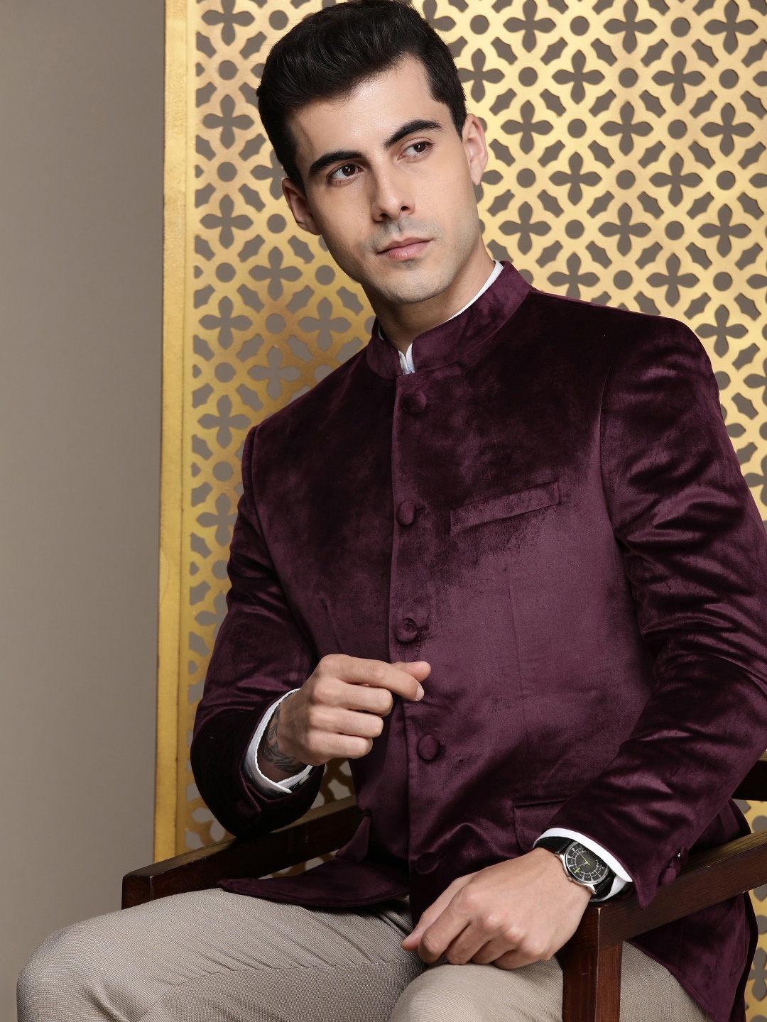 

House of Pataudi Solid Mandarin Collar Bandhgala Jashn Blazers, Burgundy