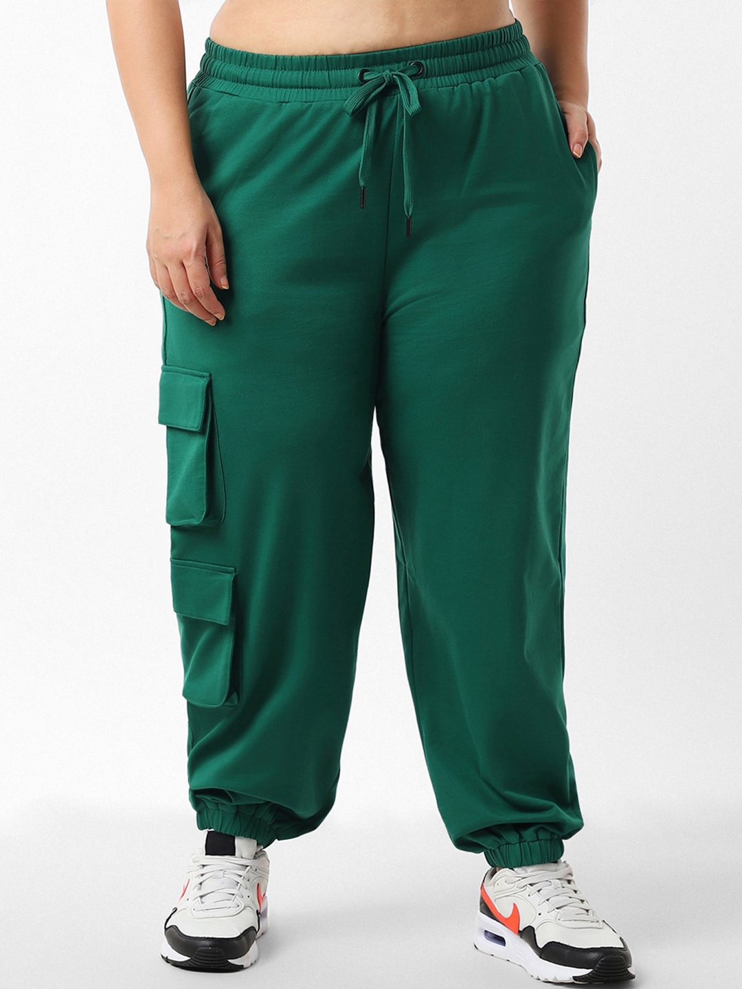 

Bewakoof Plus Women Oversized Cargo Jogger, Green