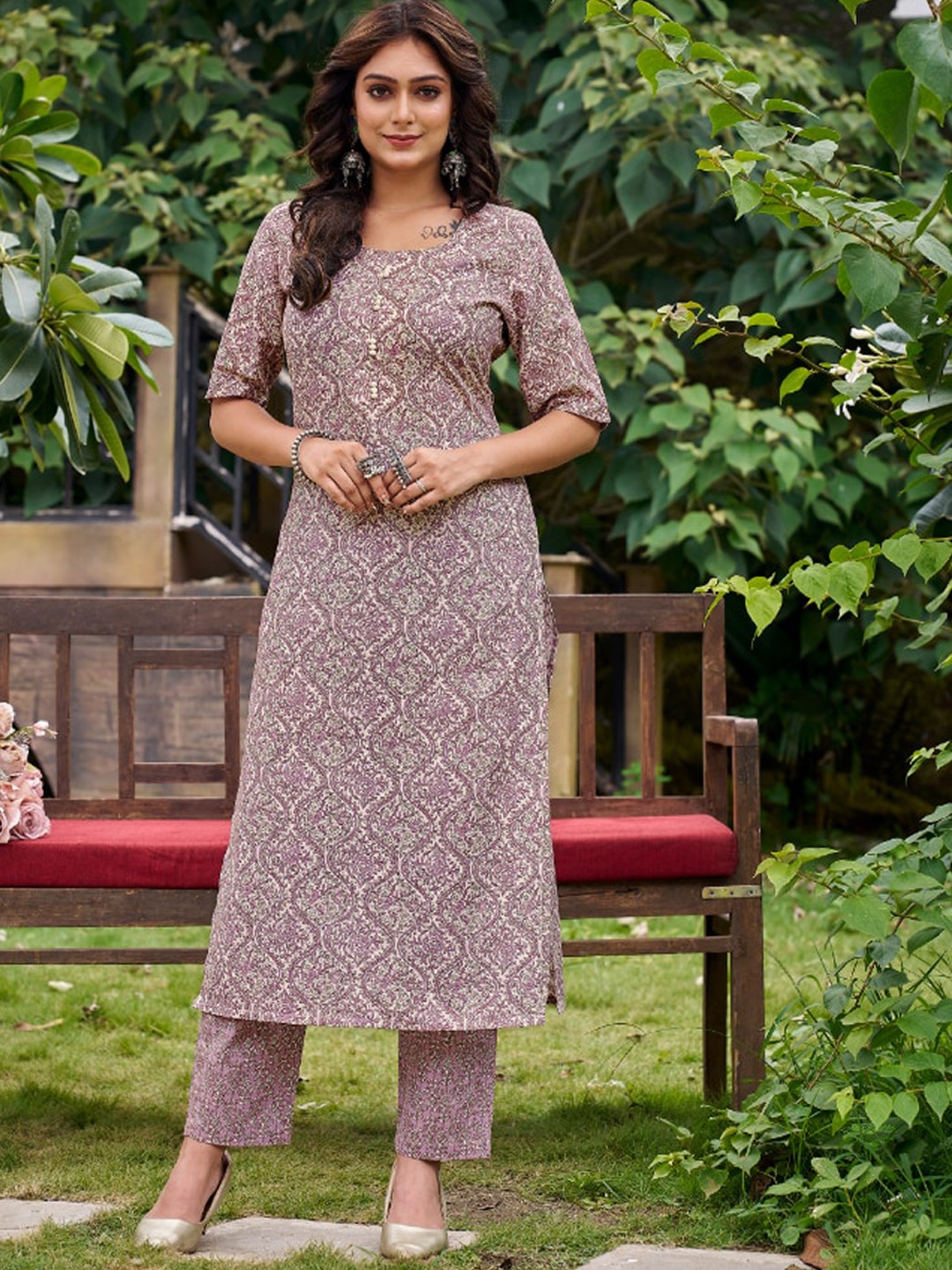 

KALINI Ethnic Motifs Printed Straight Kurta with Trousers, Violet