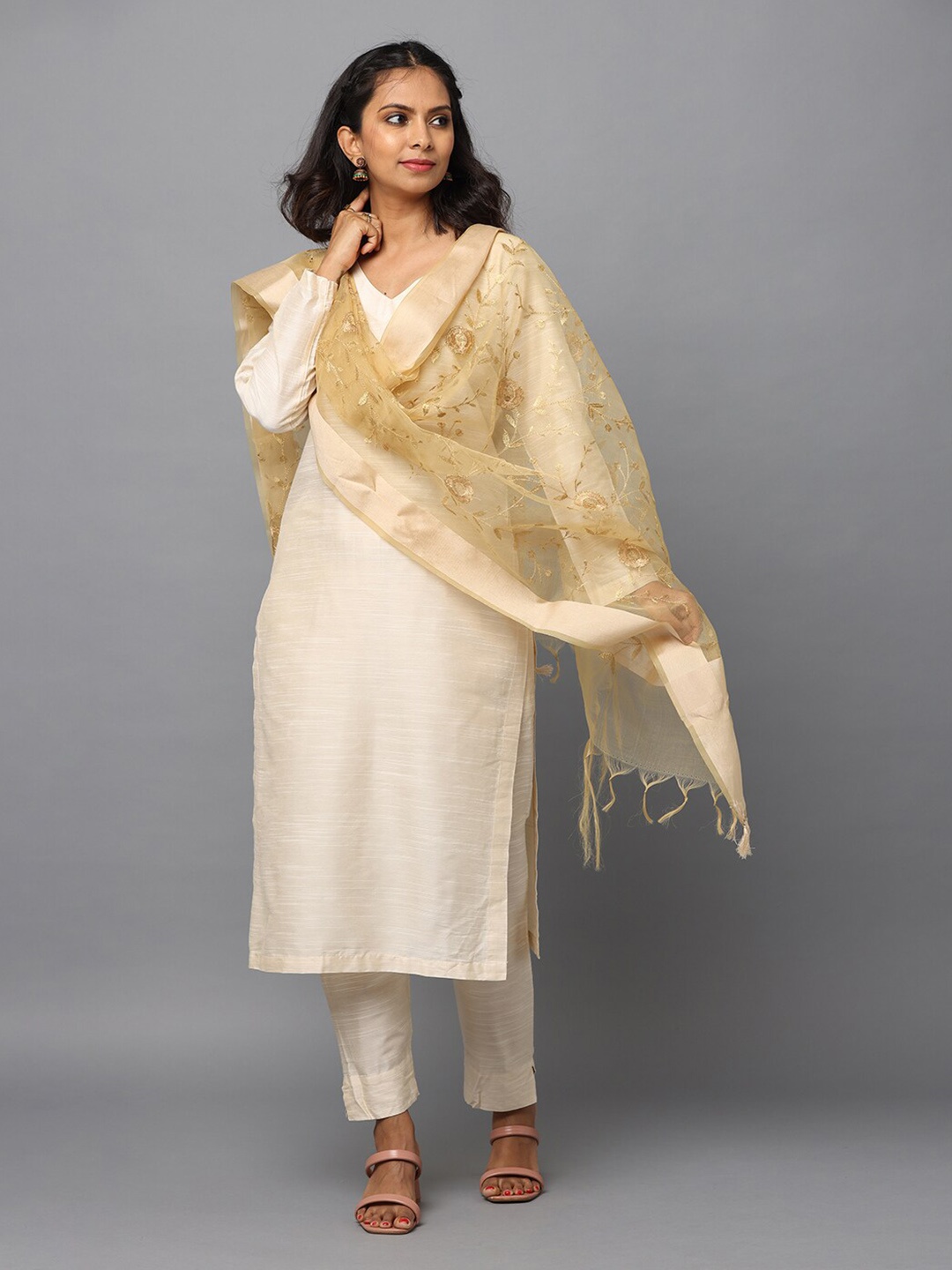 

HELLA FASHIONS Embroidered Chanderi Dupatta With Tasselled, Gold