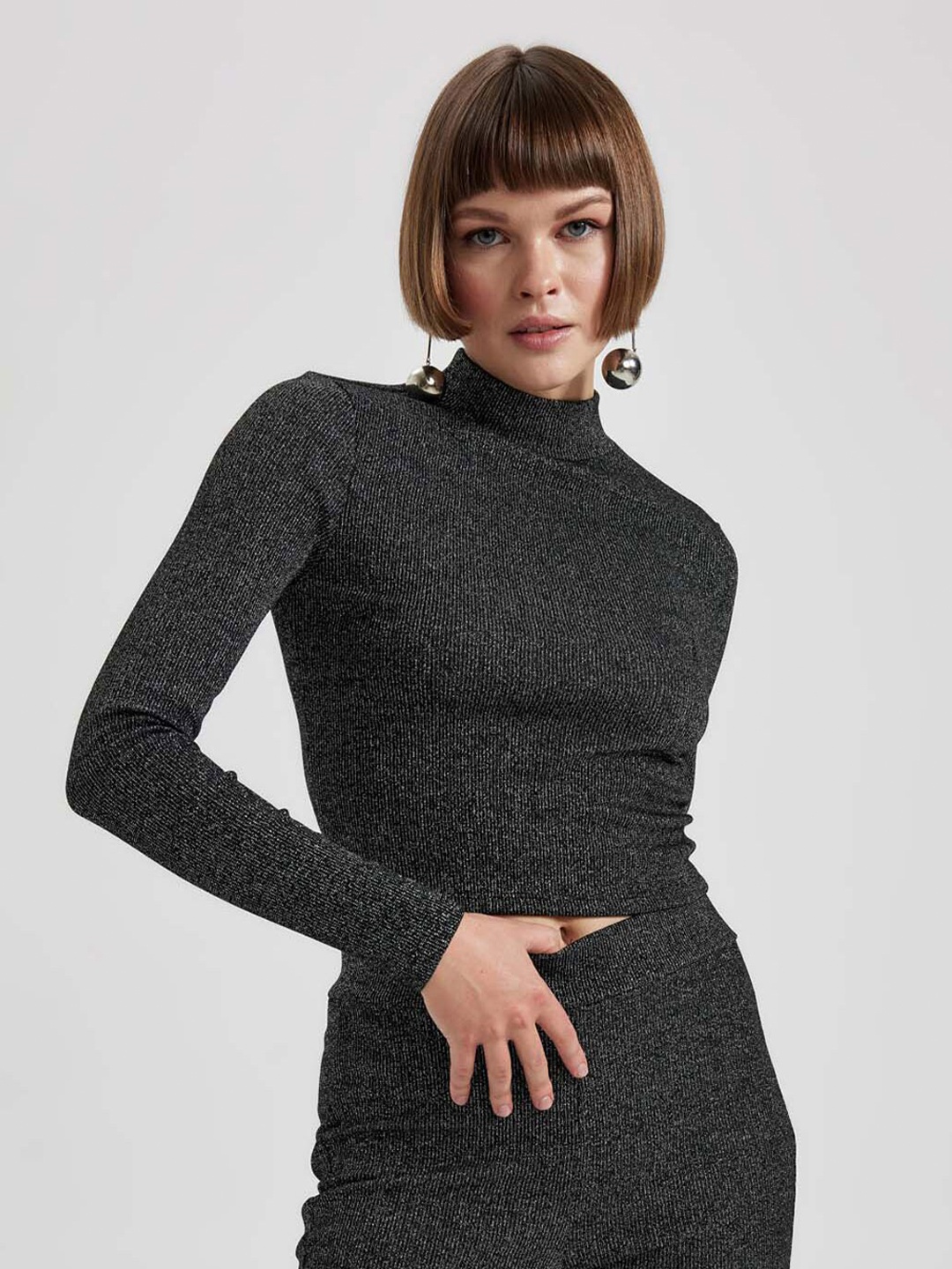 

DeFacto Ribbed Turtle Neck Long Sleeves Pullover Sweater, Black