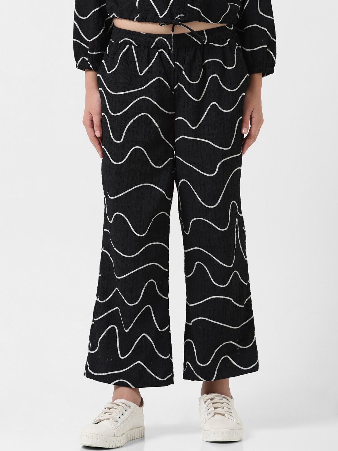 

Vero Moda Girls Abstract Printed Flared Wide Mid-Rise Trousers, Black