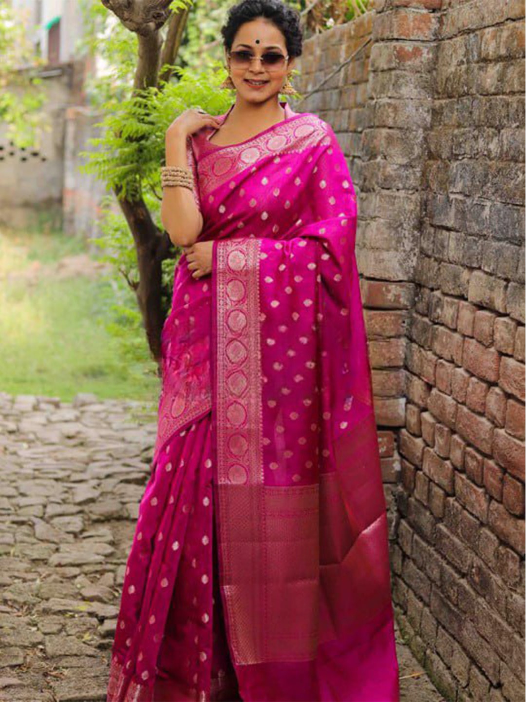 

SHIJILA Ethnic Motifs Woven Design Zari Kanjeevaram Saree, Pink