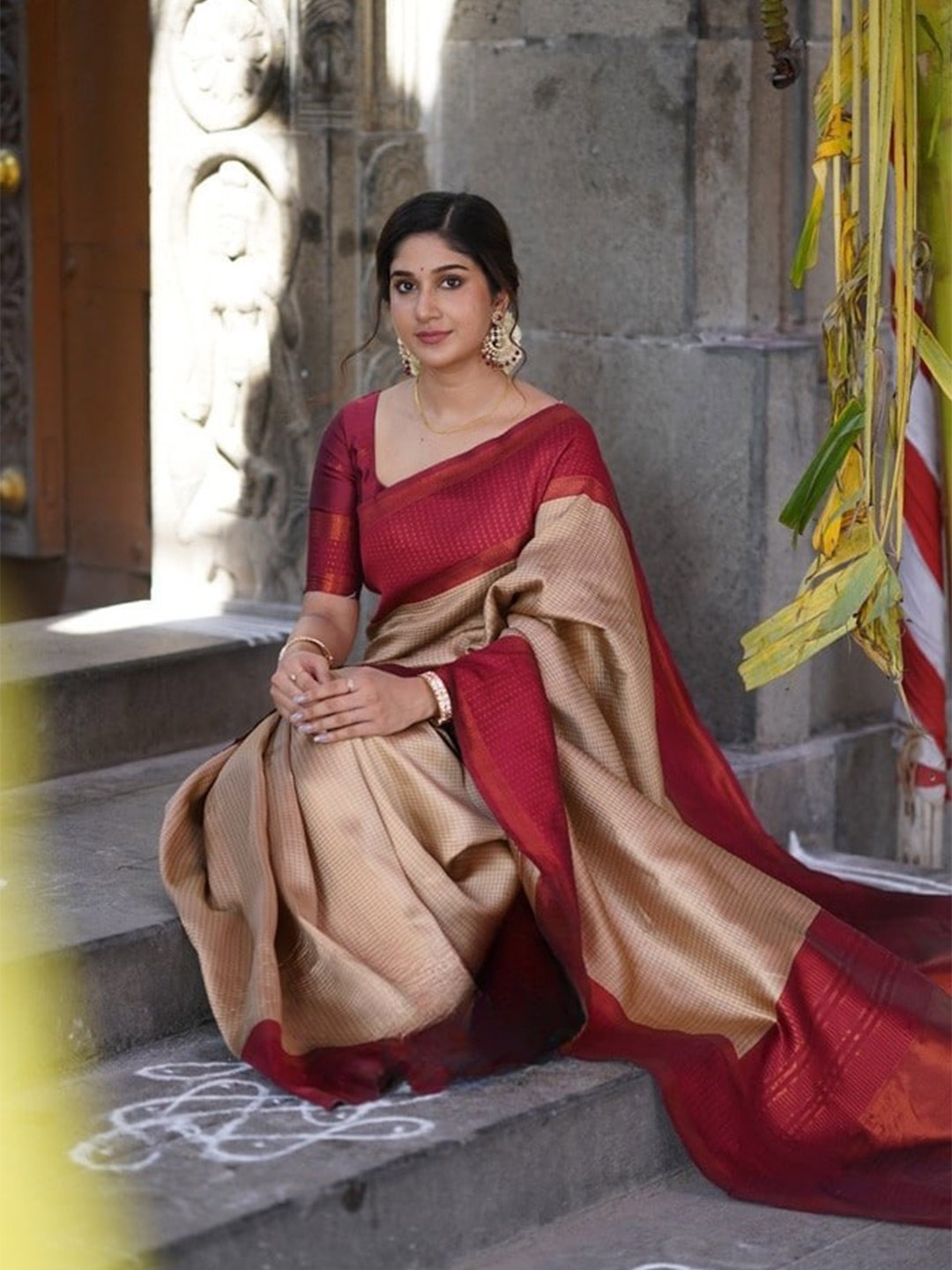 

SHIJILA Checked Woven Design Zari Kanjeevaram Saree, Cream