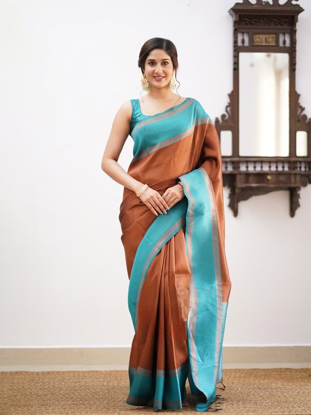 

SHIJILA Checked Zari Detail Kanjeevaram Saree, Brown