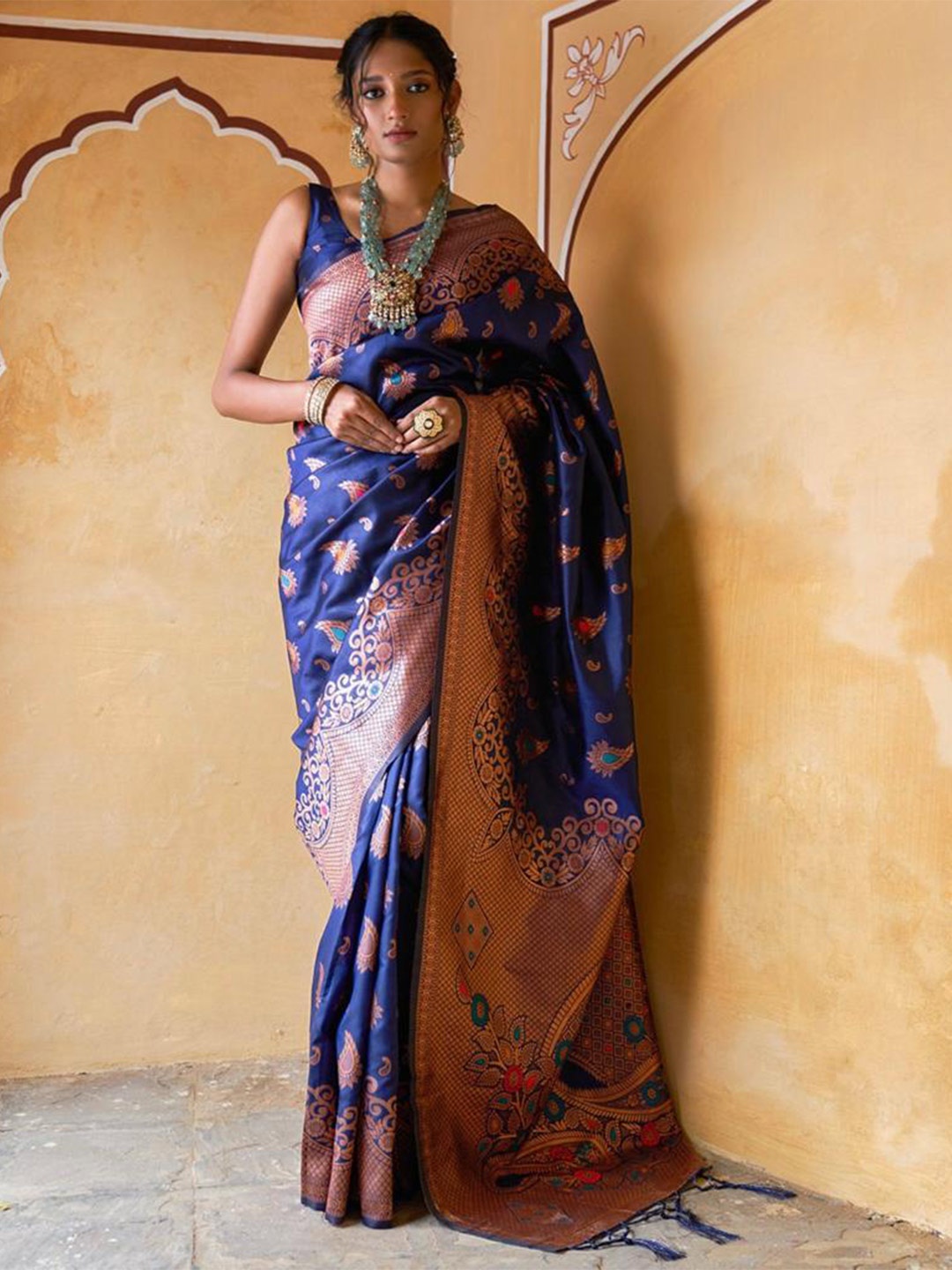 

SHIJILA Ethnic Motifs Woven Design Zari Kanjeevaram Saree, Blue