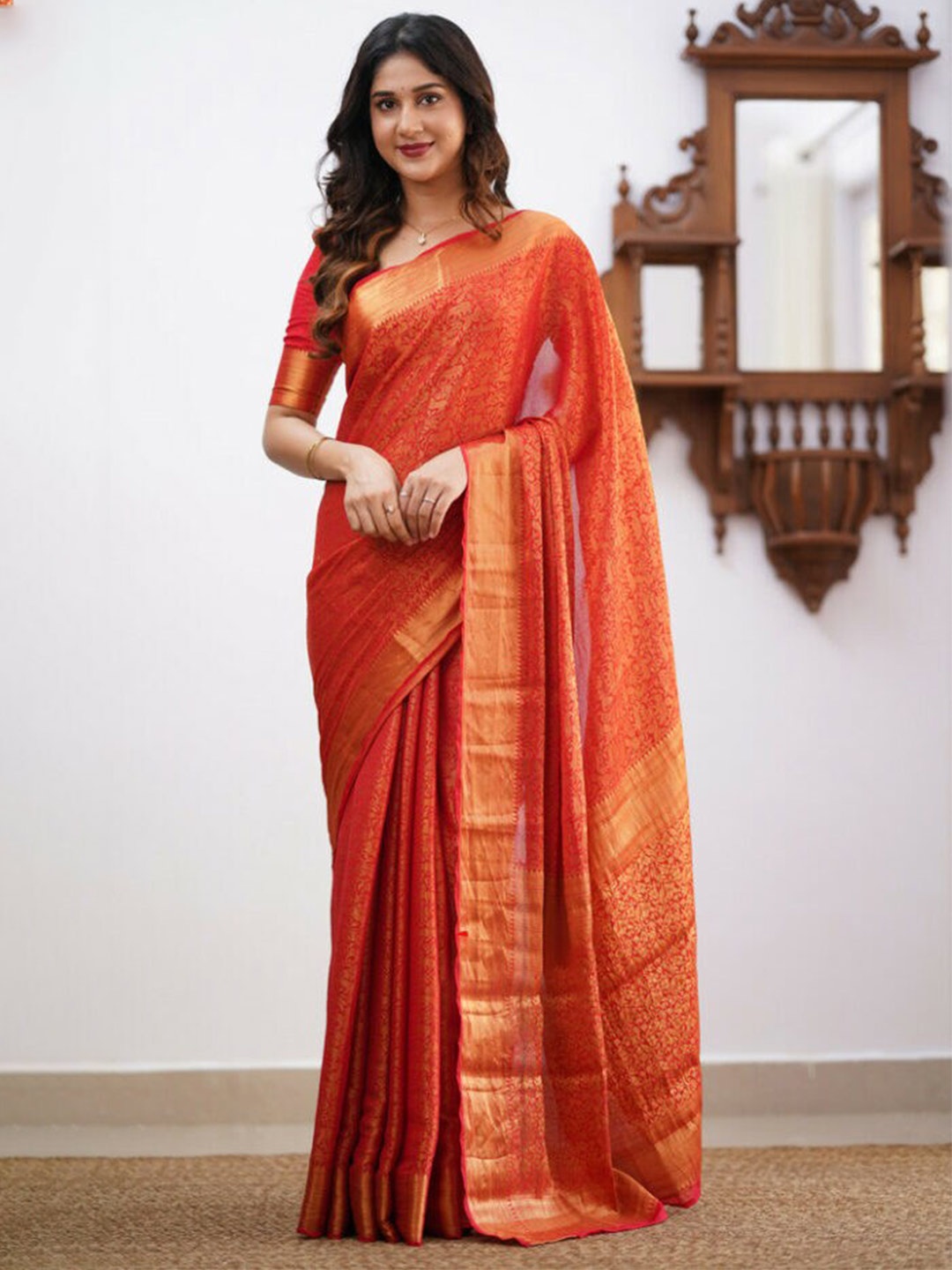 

SHIJILA Ethnic Motifs Woven Design Zari Detail Kanjeevaram Saree, Red