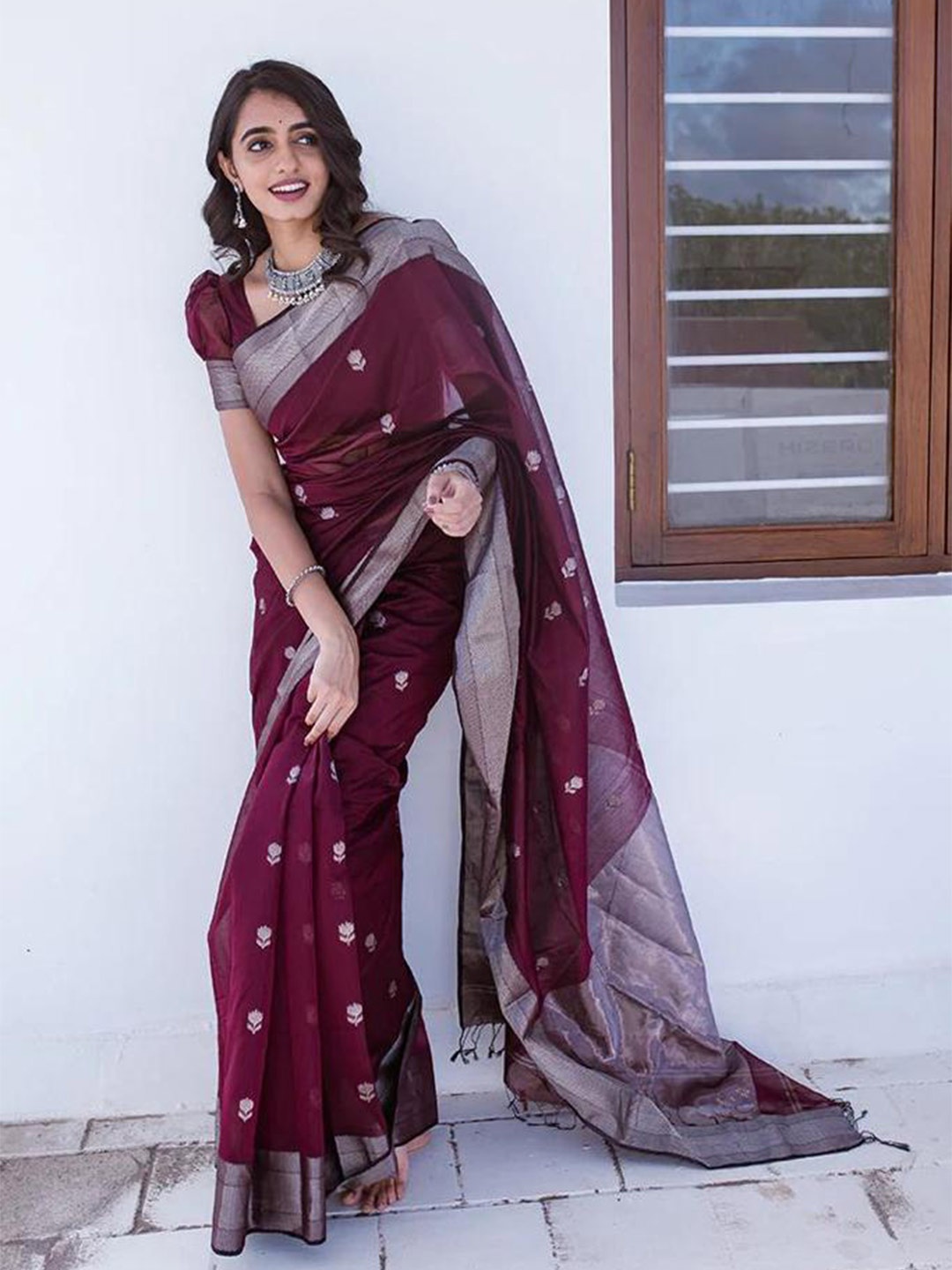 

SHIJILA Ethnic Motifs Woven Design Zari Kanjeevaram Saree, Magenta