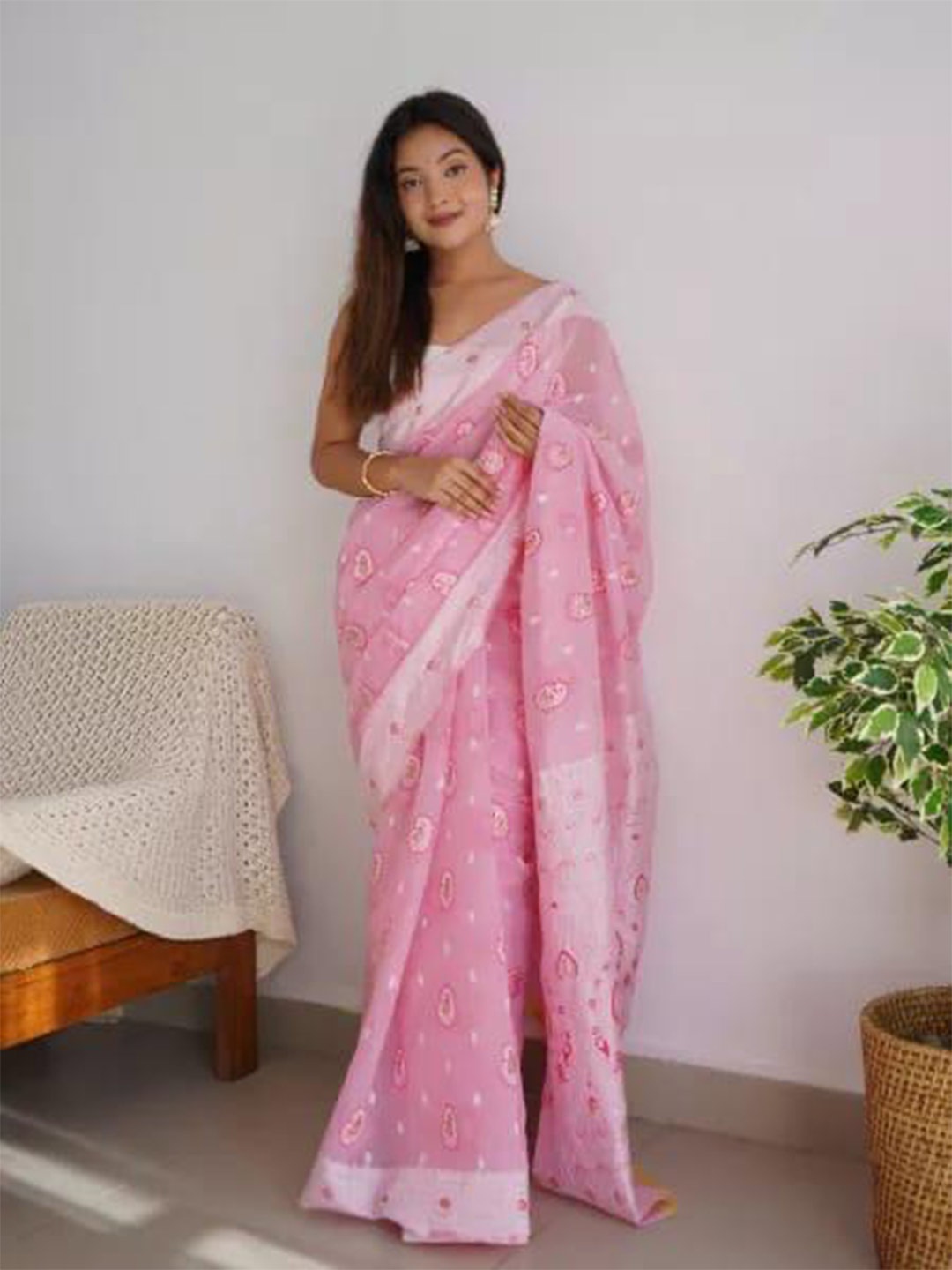 

SHIJILA Ethnic Motifs Woven Design Zari Kanjeevaram Saree, Pink