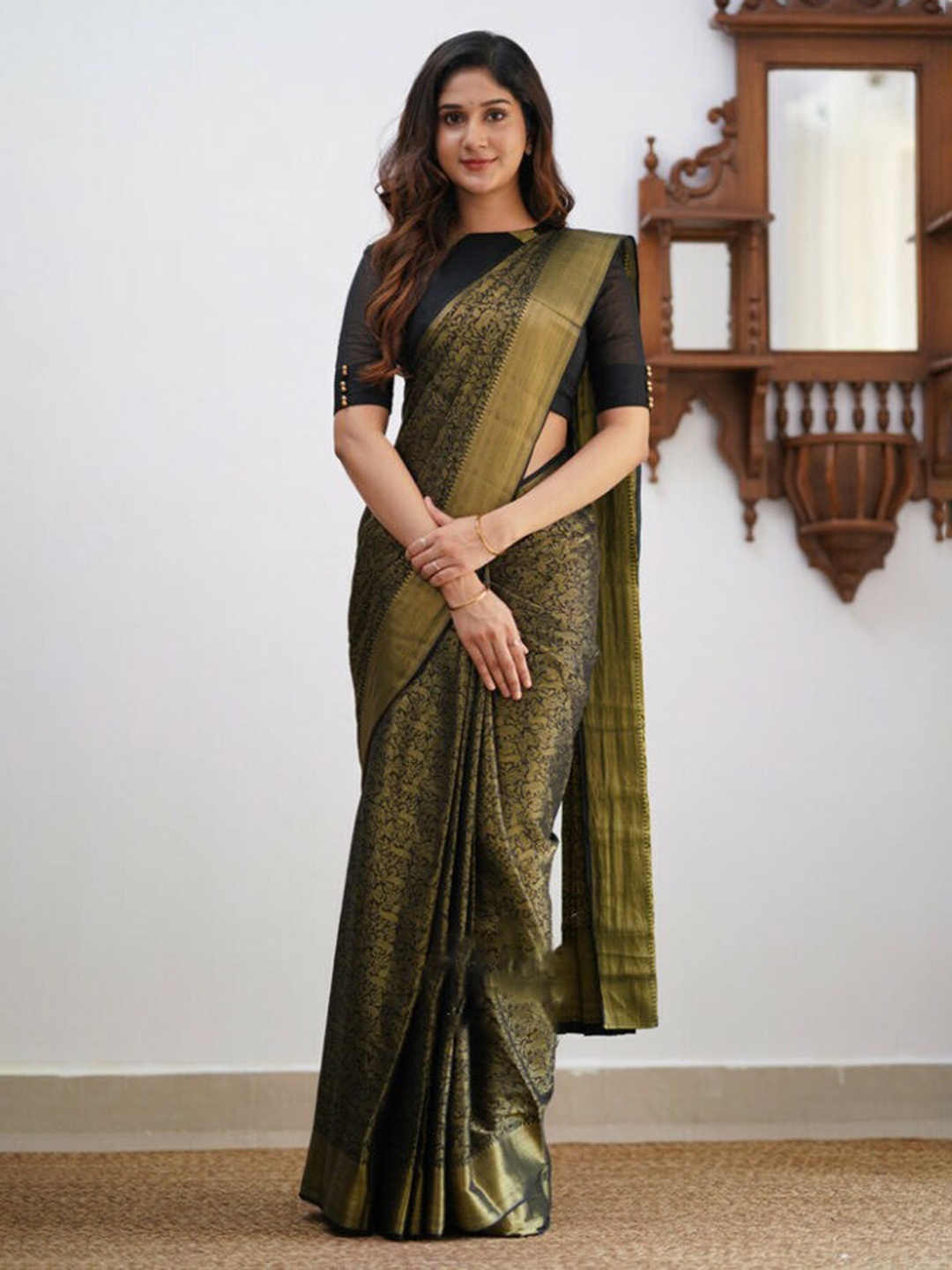 

SHIJILA Ethnic Motifs Woven Design Zari Detail Kanjeevaram Saree, Black
