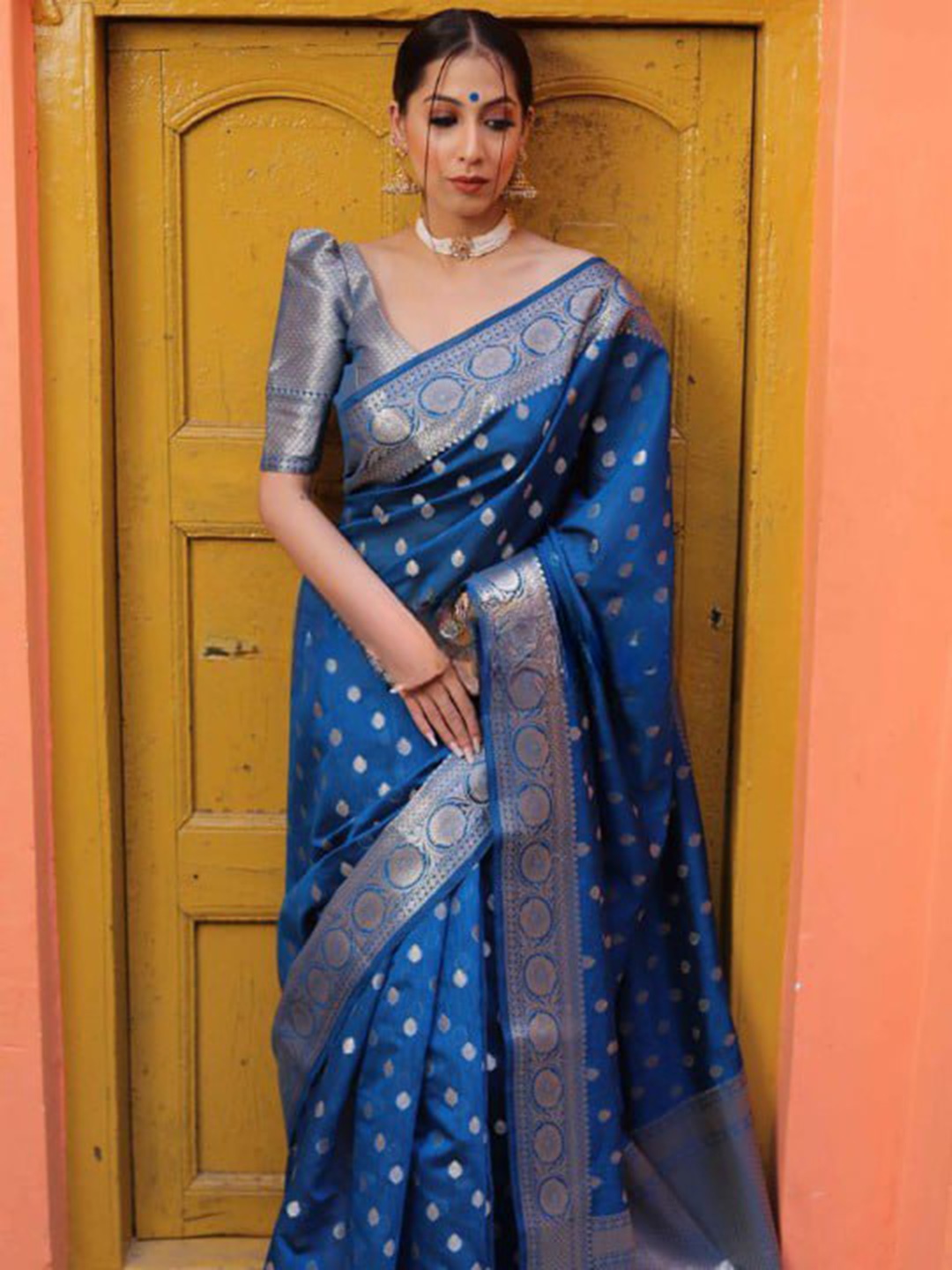 

SHIJILA Ethnic Motifs Woven Design Zari Kanjeevaram Saree, Blue