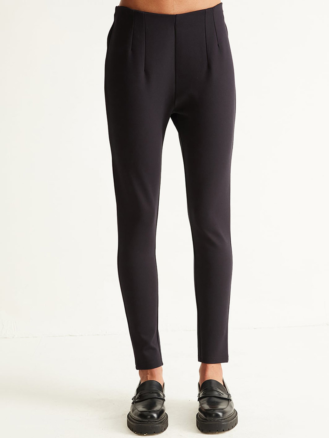 

COVER STORY Women Slim Fit Pleated Trousers, Black