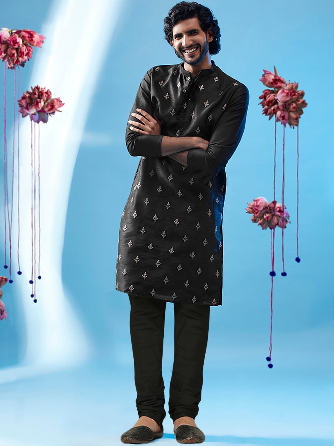 

KISAH Ethnic Motifs Embroidered Regular Kurta With Churidar, Black