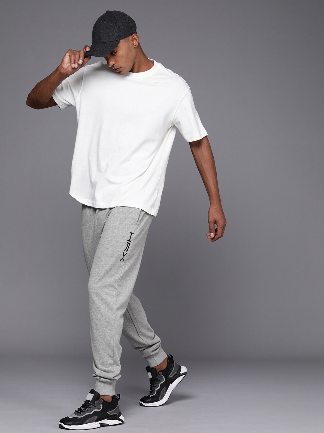 

HRX By Hrithik Roshan Men Printed Joggers, Grey melange