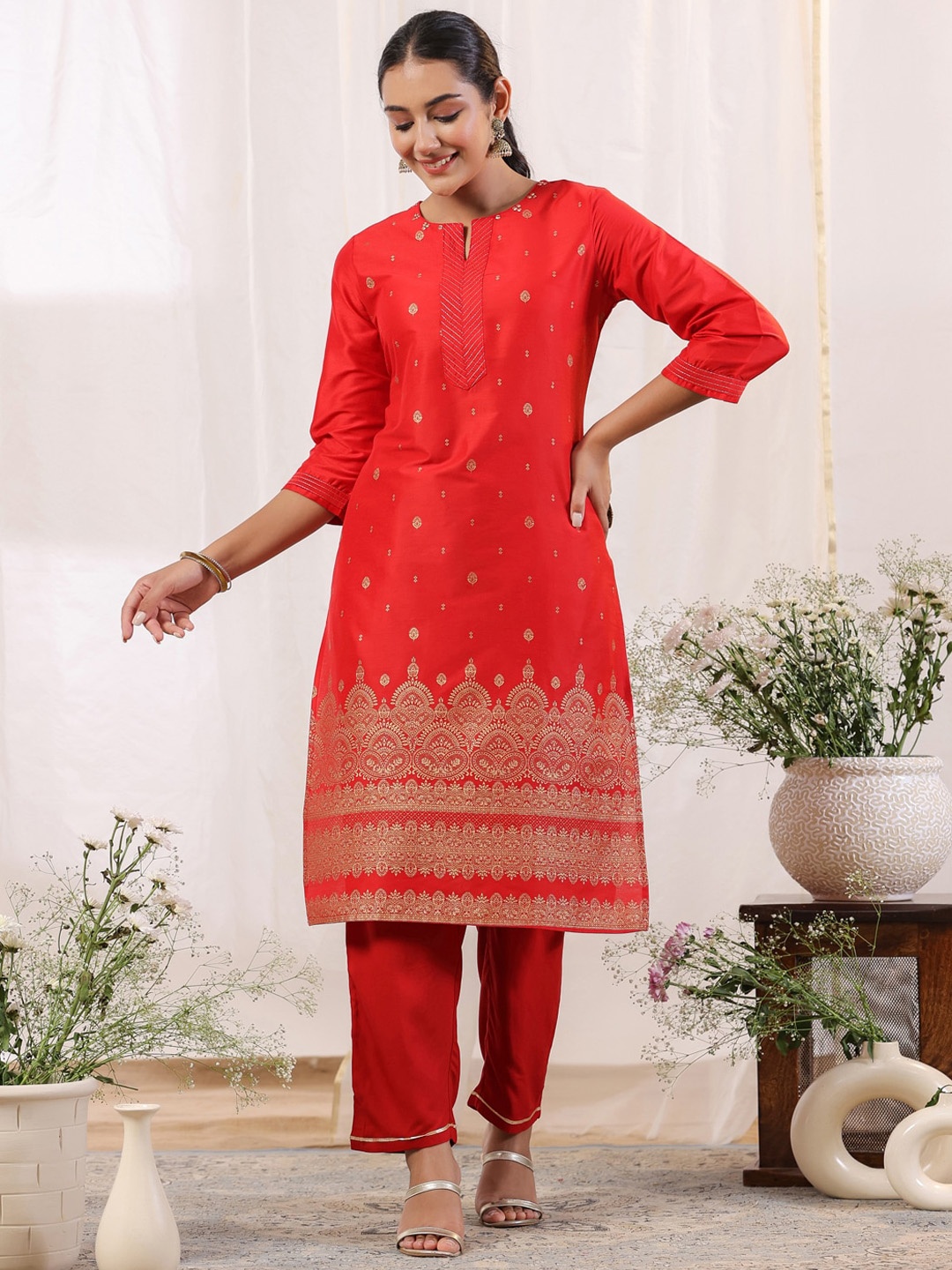 

Anubhutee Floral Printed Kurta, Maroon
