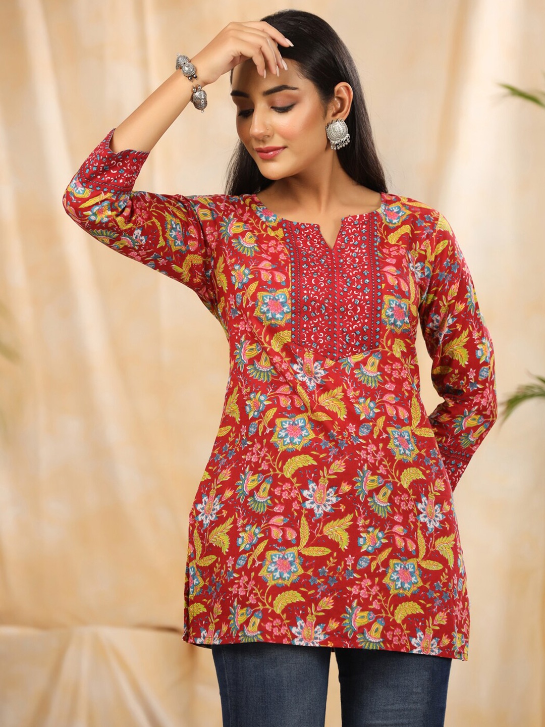 

Anubhutee Floral Printed Notched Round Neck Pure Cotton Straight Kurti, Red