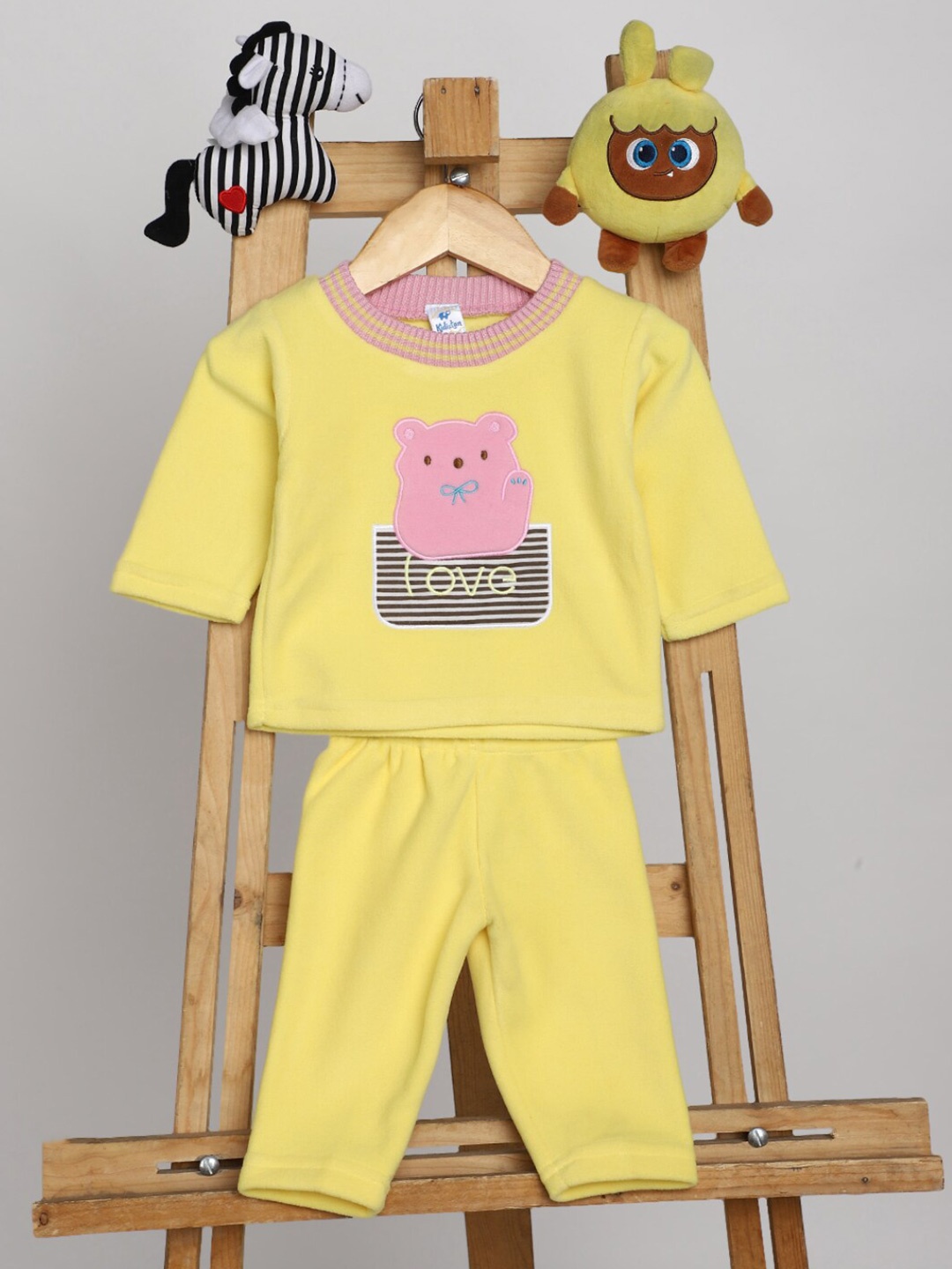 

V-Mart infants Graphic Printed T-shirt with Pyjamas, Yellow