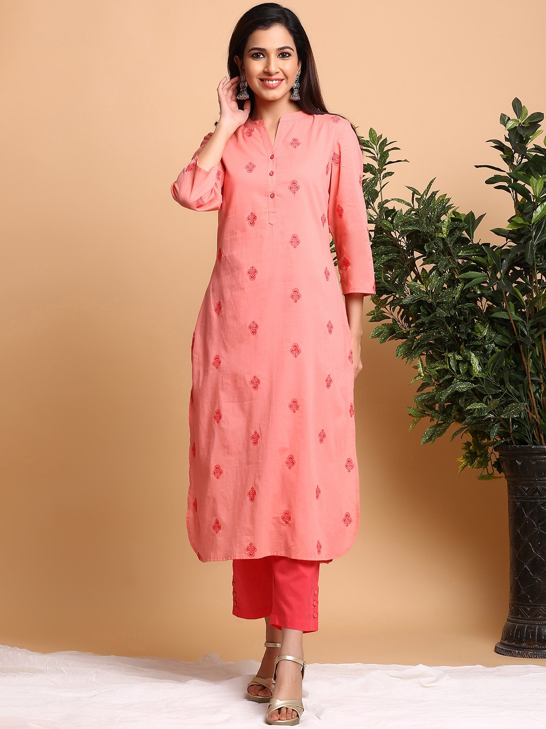 

The Kurta Express Floral Embroidered Thread Work Pure Cotton Kurta with Trousers, Peach