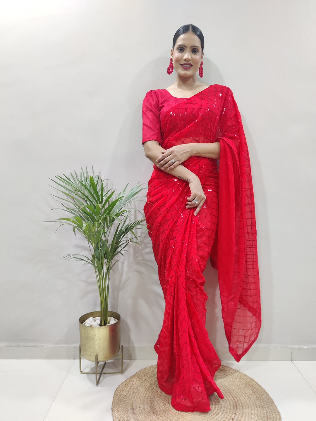 

DIVASTRI Embellished Pure Georgette Saree, Red